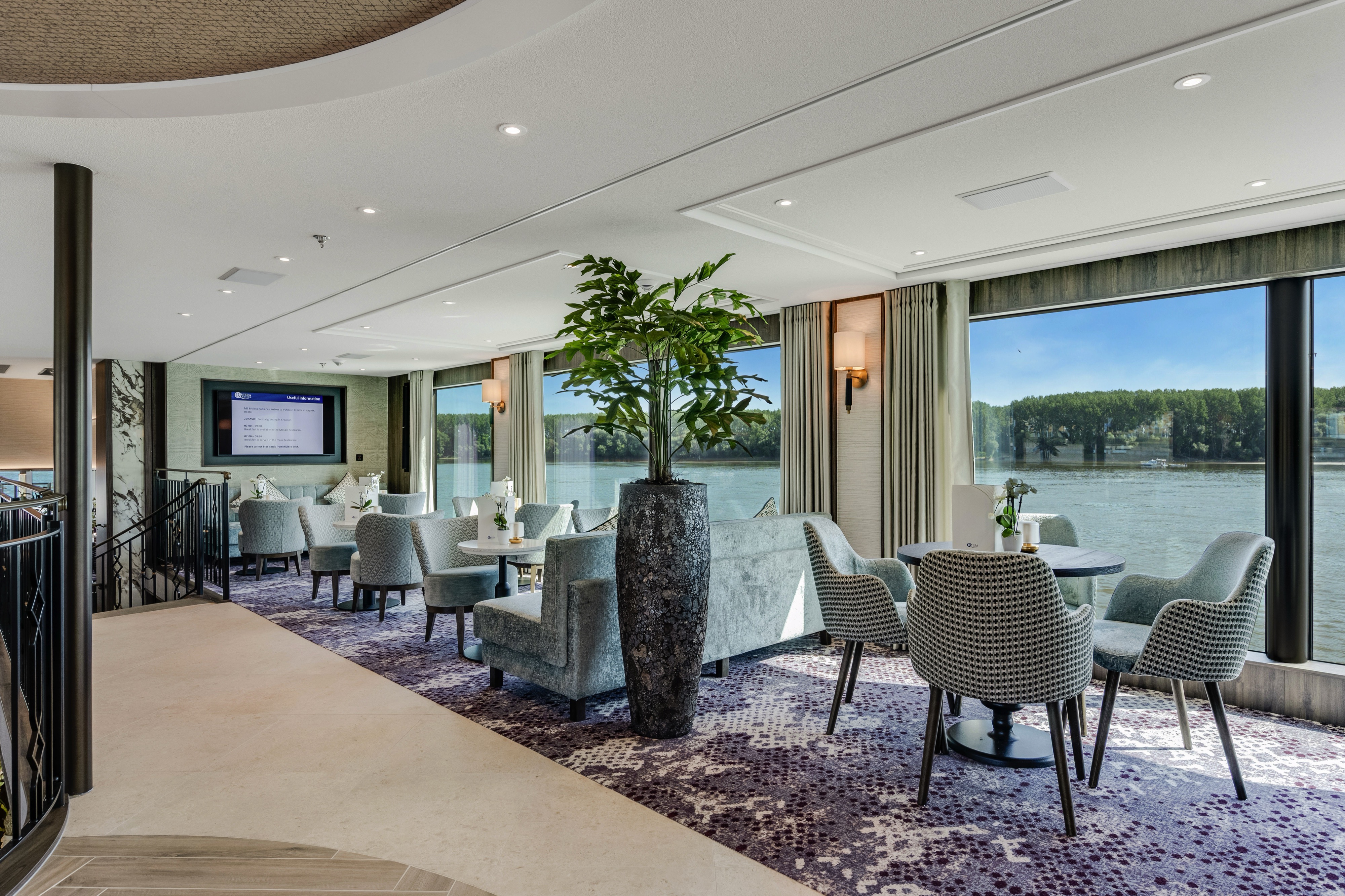 MS Riviera Radiance - Panorama Lounge and Bar